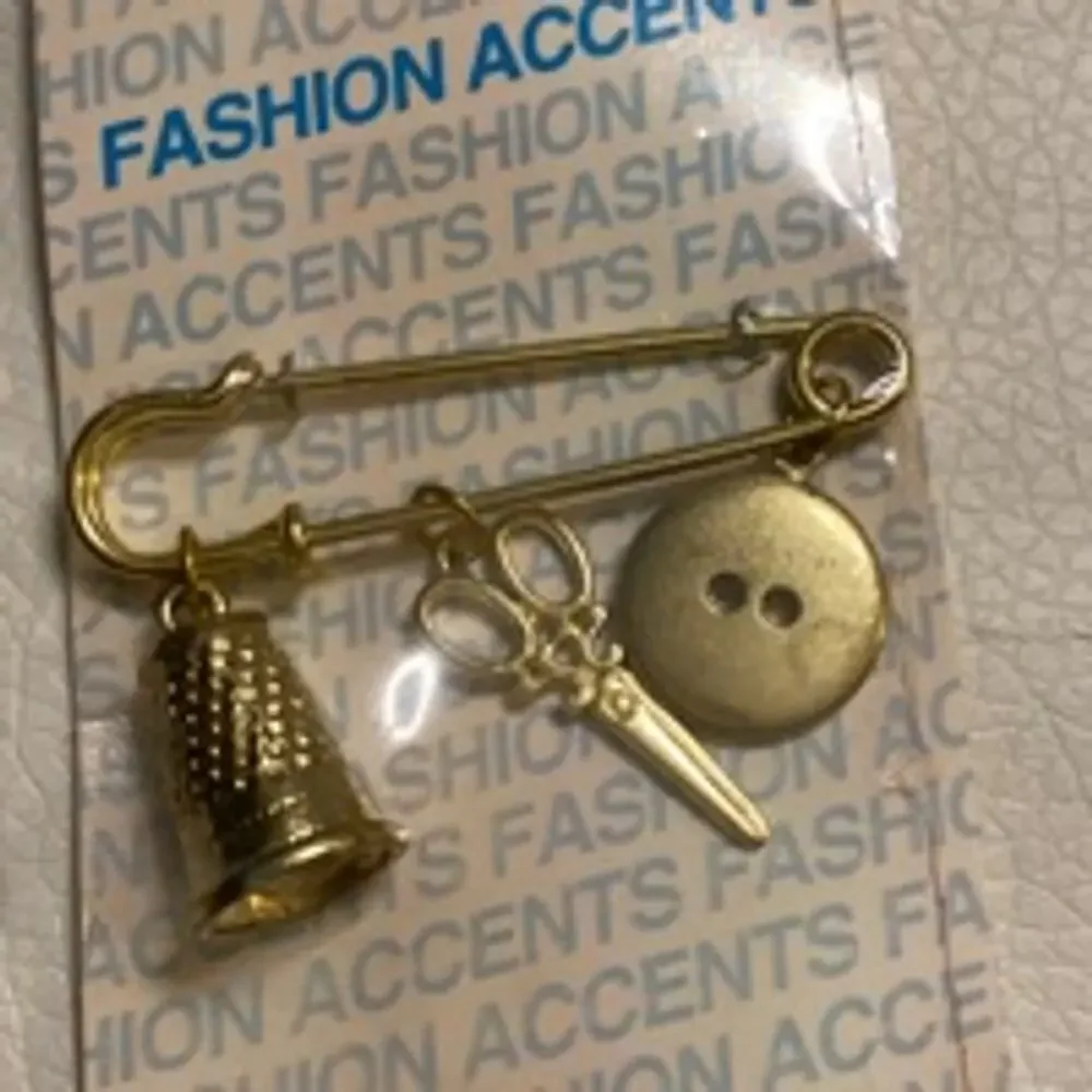 Vintage Fashion Accents Gold Sewing Themed Brooch Pin